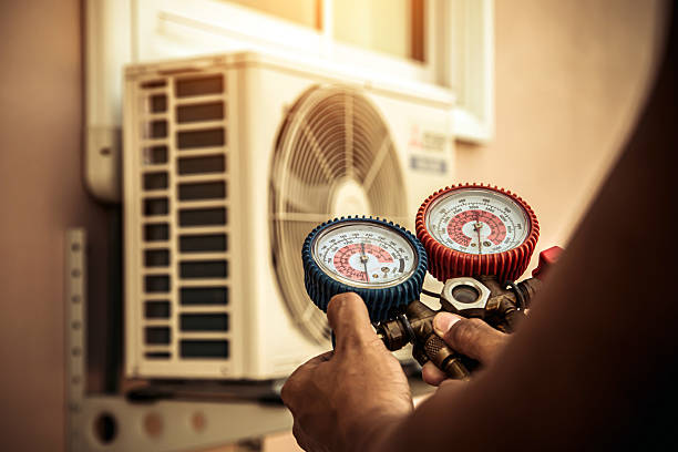 Professional Emergency Hvac technician working in Oakwood, GA